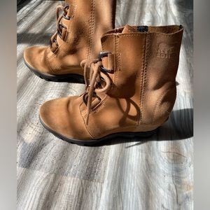 Girls size 3 sorel wedge boots-tan/brown